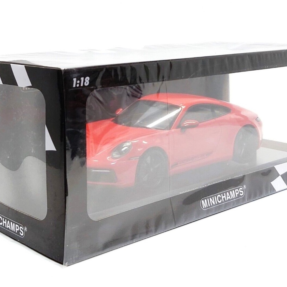 Minichamps 1:18 Porsche 911 Carrera 4S Coupe (992) in Lava Orange
